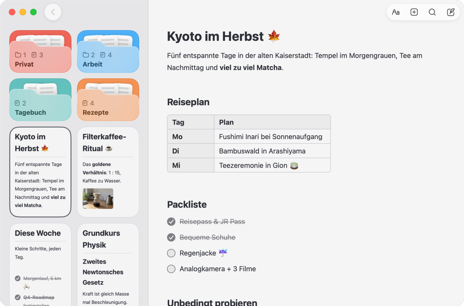 Noto auf dem Mac, mit Ordnern und Notizen neben einem Reiseplan mit Tabelle und Packliste
