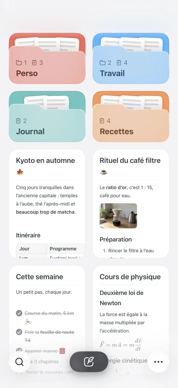 Noto sur iPhone, avec des dossiers colorés au-dessus d’une grille de notes