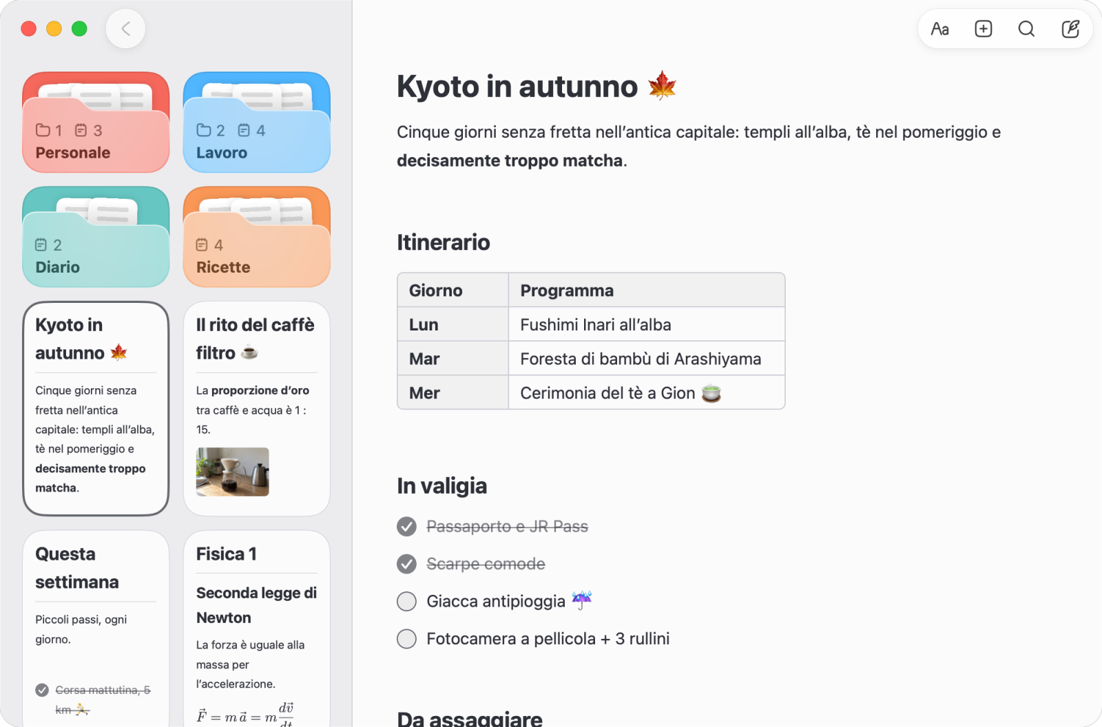 Noto su Mac, con cartelle e note accanto a un itinerario con una tabella e una checklist per la valigia